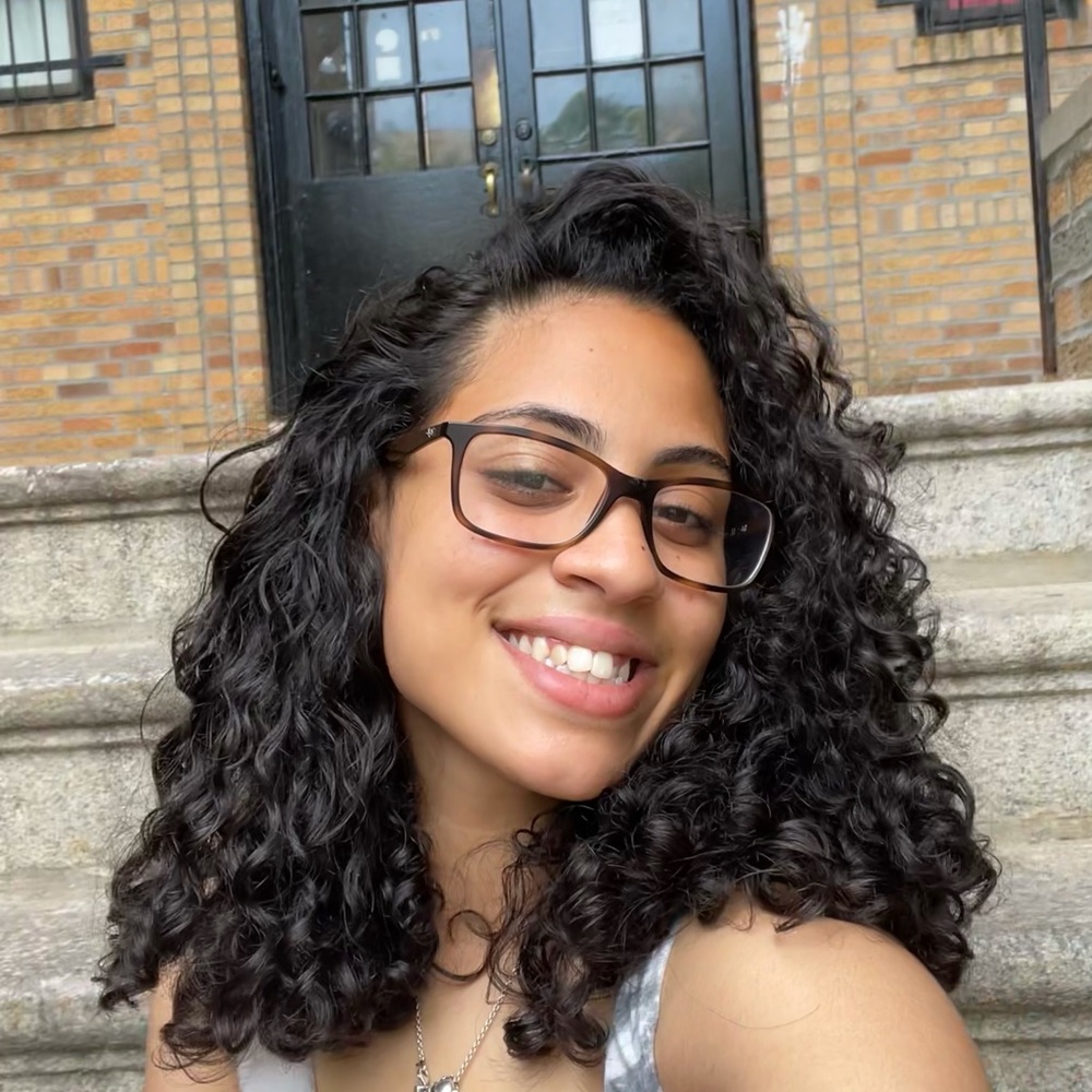 Meet your Posher, Yasmine